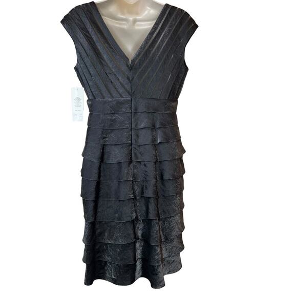 ADRIANNA PAPELL the Lyrd Short Sleeve V-neck Cocktail Dress in Grey Taupe Sz 10P - Picture 6 of 12
